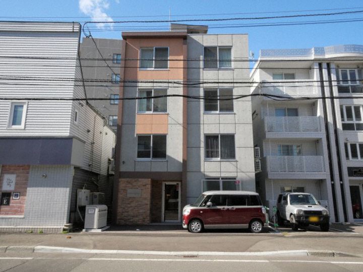 北海道札幌市豊平区平岸一条9丁目(マンション)の賃貸物件301の外観