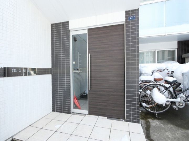 北海道札幌市北区麻生町6丁目(マンション)の賃貸物件303の玄関