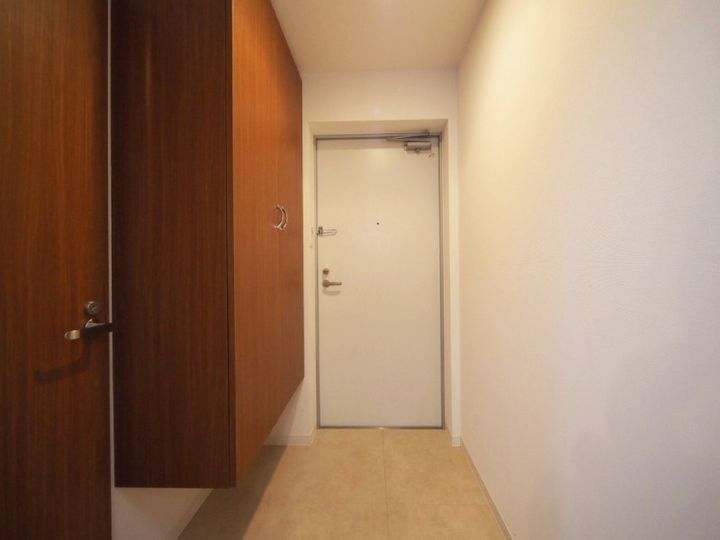 Rose Wood NAKANOSHIMA302の玄関