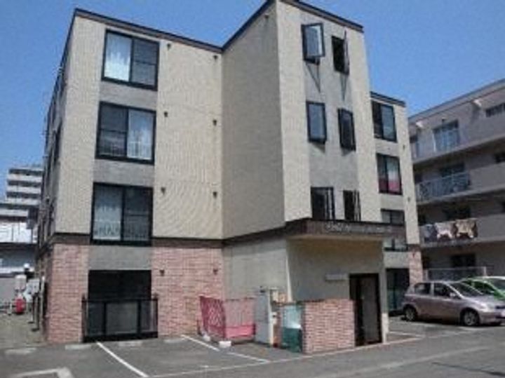 ゴールドメゾン美園66の外観