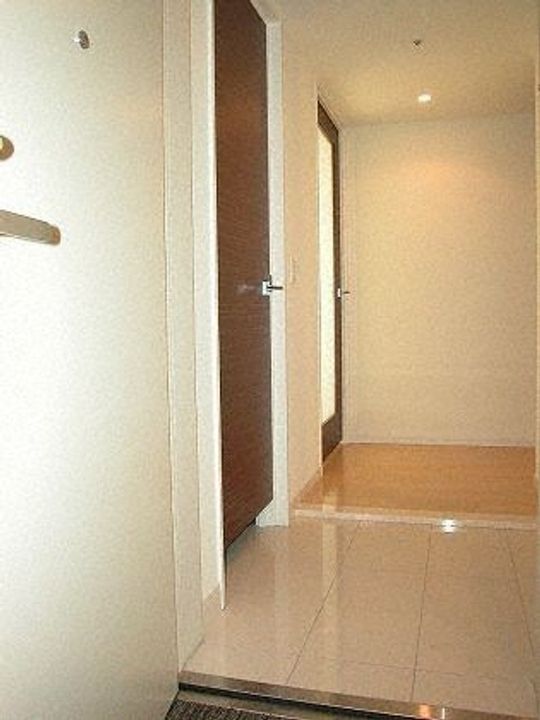 北海道札幌市中央区大通西6丁目(マンション)の賃貸物件1206の玄関