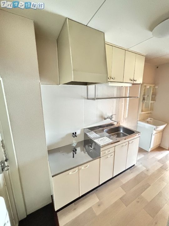 丸岩ビルのキッチン