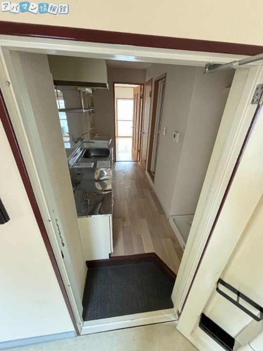 丸岩ビルの玄関