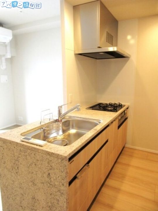 ザ・サーパスタワー新潟万代シティのキッチン