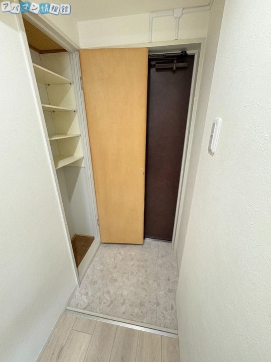リバティープラザ本町の玄関