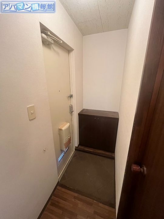 青山ニューヴィレッジIの玄関