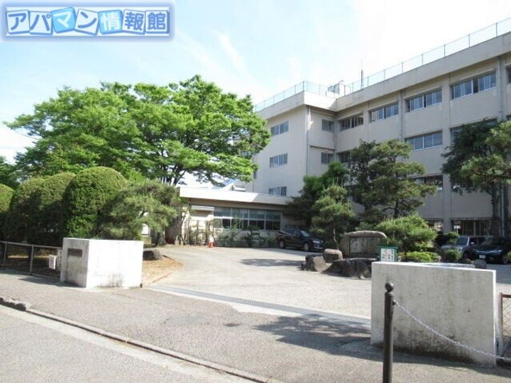 青山ニューヴィレッジIの周辺