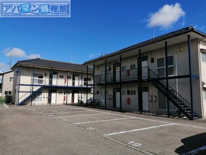 コーポサンステート 2号棟の外観