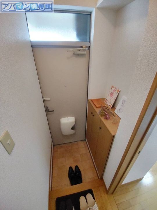 ヒロモンハイツ弐番館の玄関