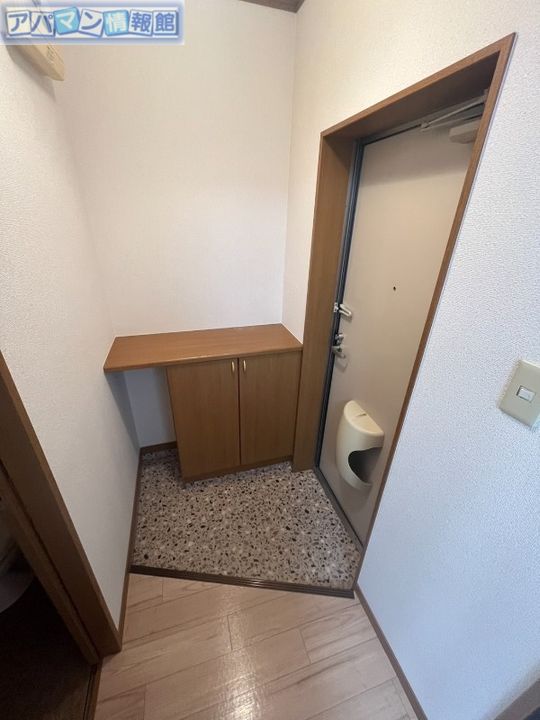 ウイングバレンⅡの玄関