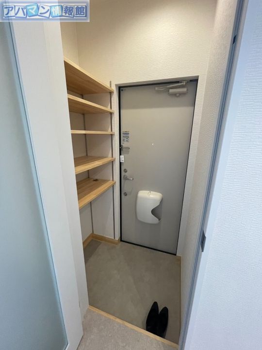 イーリッチテラス関屋本村アネックスの玄関