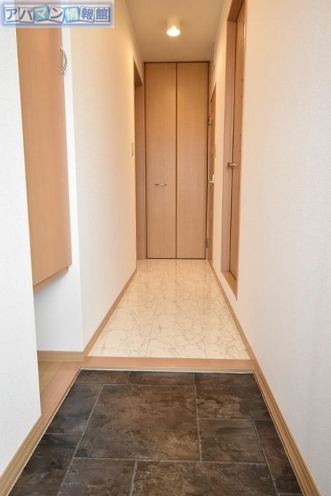 リヴェール山田の玄関