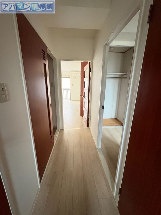 ヒルトップ上山303の玄関