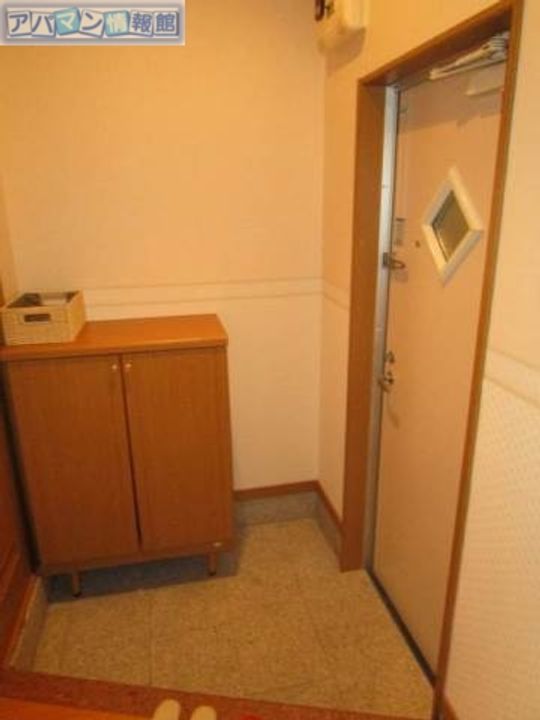 エルフィン南台202の玄関