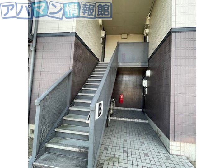 サンライズ鵜ノ子Bの玄関