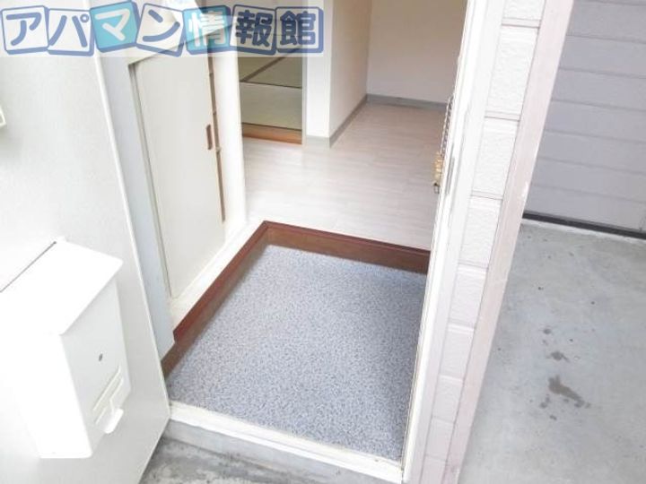 ハイツレグルスBの玄関