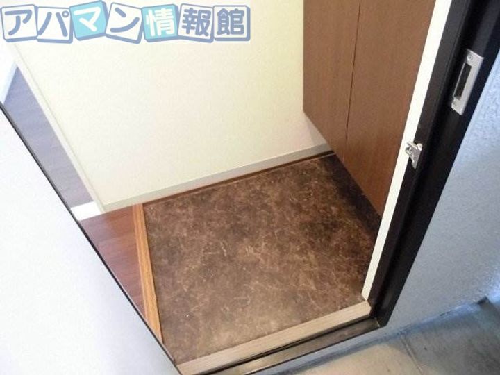グランシャリオ結Bの玄関