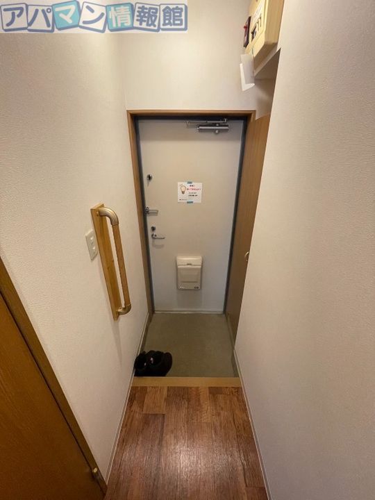 カルフールの玄関
