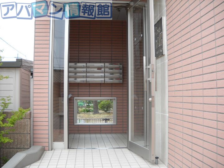 ローズヴィラ201の玄関