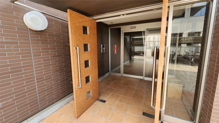 アベニュー103の外観