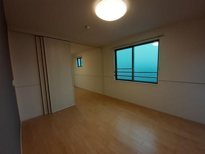 パレス藤阪東302の居間