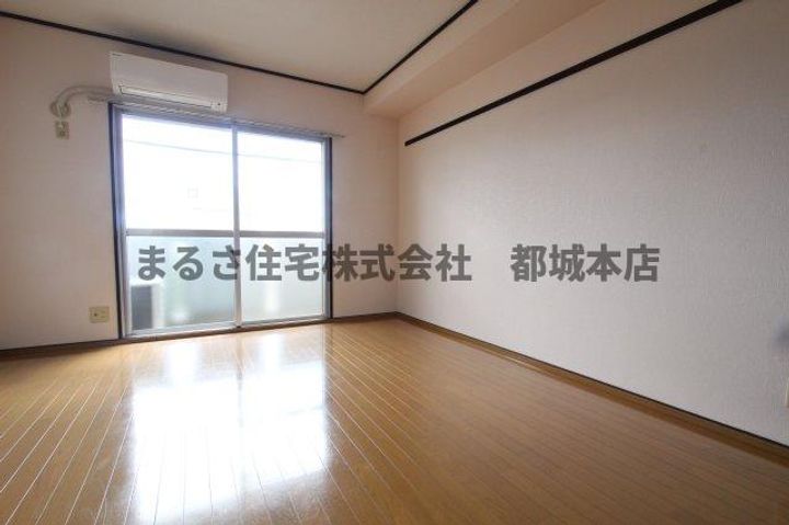 ロワイヤルヒルズ「水道料込み」の寝室