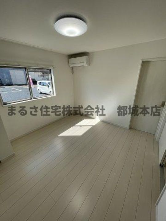 ルーチェ吉尾の居間