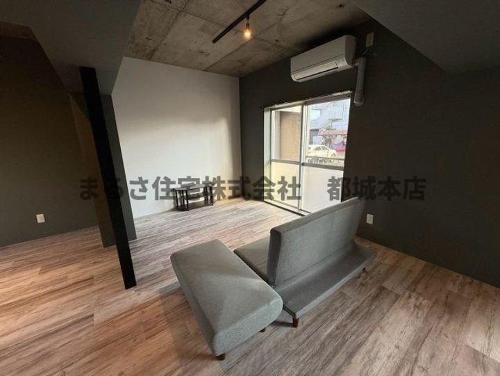 Renatus若葉102の居間