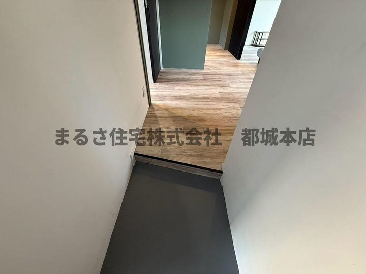 Renatus若葉102の玄関