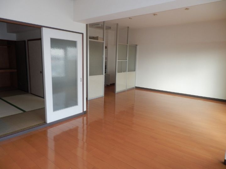 鶴瀬西口サンライトマンション805の居間