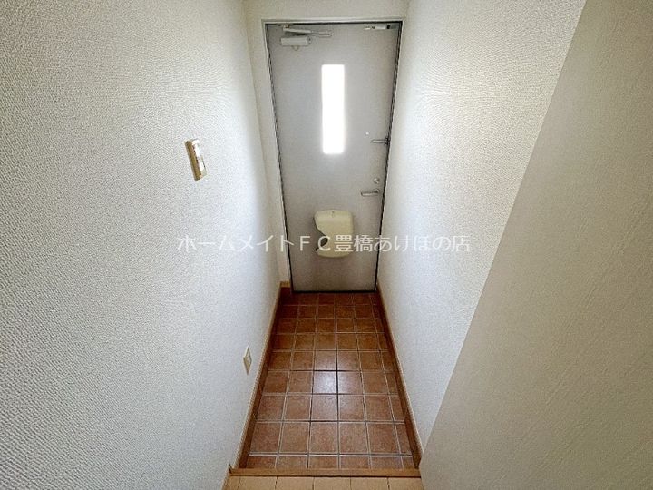 アンベル・ルピナスの玄関