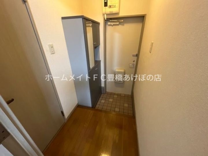 アムールハウス102の玄関