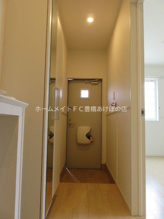 スエッジ大坪の玄関