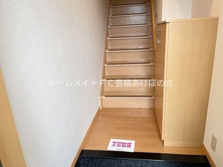 イーストヒルズウメハ205の玄関