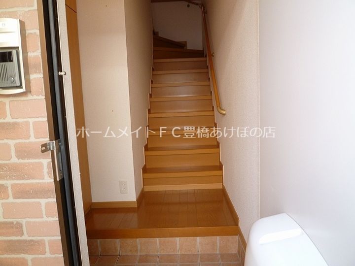 フォーリスト ヒルズ Bの玄関