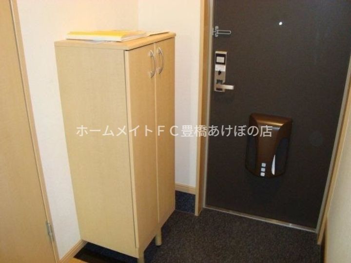 コスモステージ102の玄関