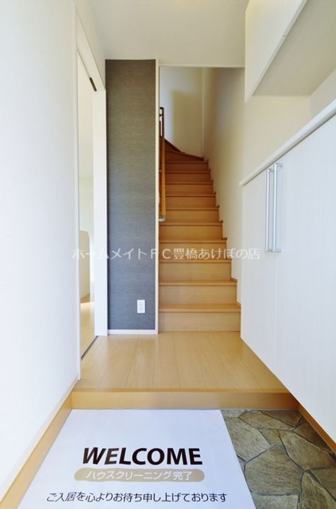 メゾハイネス102の玄関