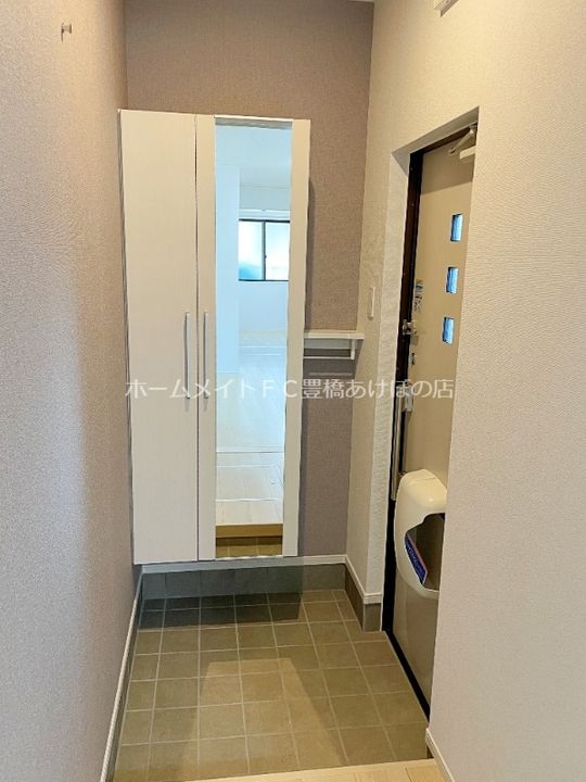 ブルーデイジーの玄関