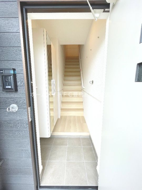 フリージアBの玄関