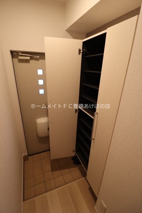 カーサバレンシア多米西町の玄関