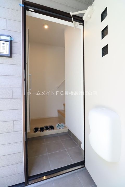 ヒカルサ豊橋小向町の玄関