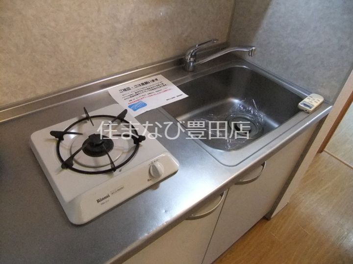 愛知県豊田市御立町8丁目(アパート)の賃貸物件102のキッチン