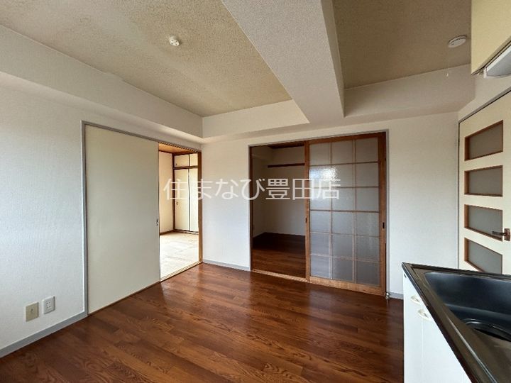 かつやビル301の内装