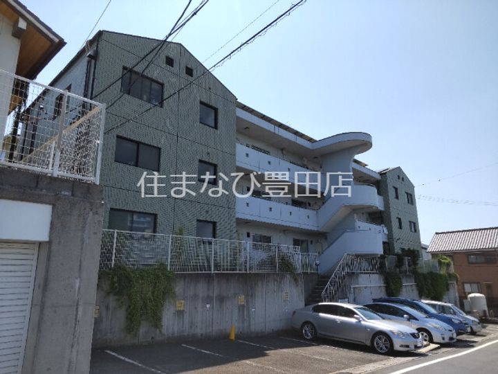 グリーンハイツ東山の外観