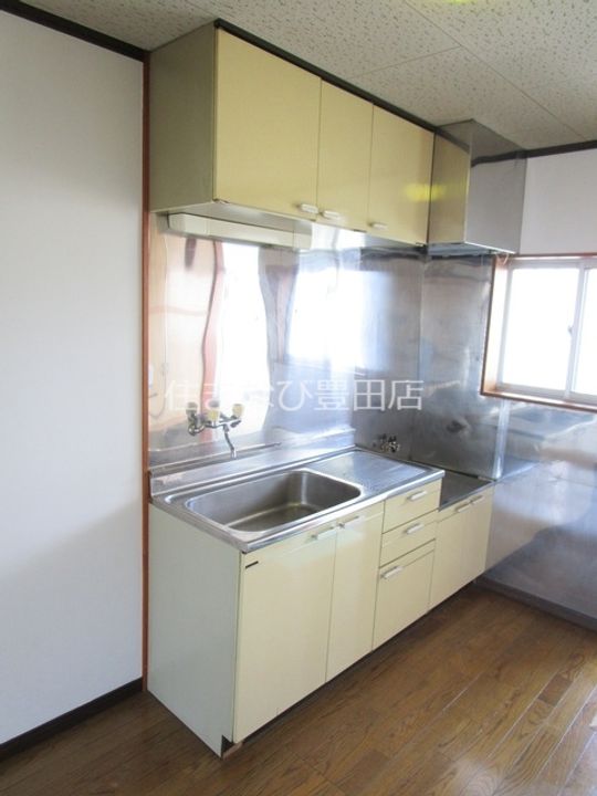 レイクグリーン三好 B棟205のキッチン