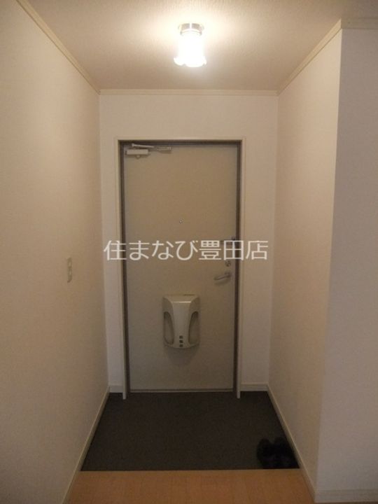 愛知県豊田市若宮町4丁目(アパート)の賃貸物件302の玄関