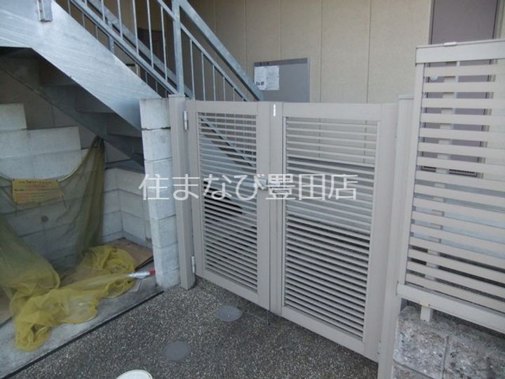 愛知県豊田市若宮町4丁目(アパート)の賃貸物件302の玄関