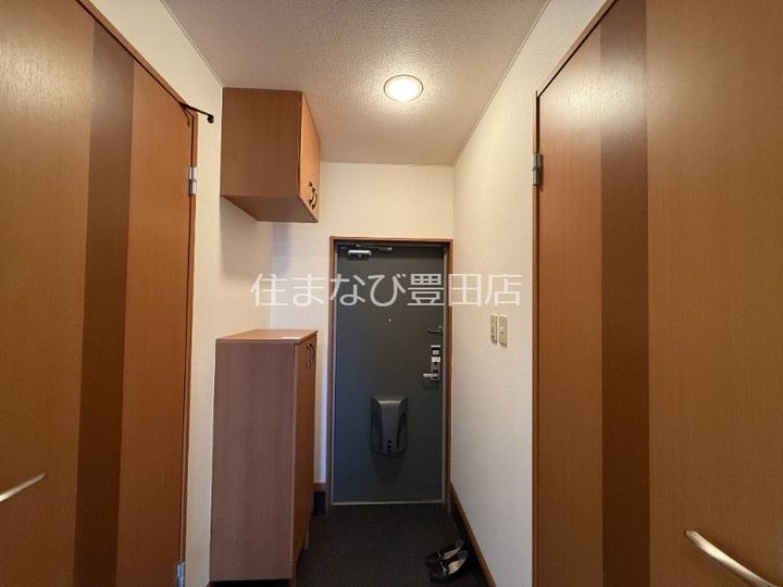 シャイン花園101の玄関