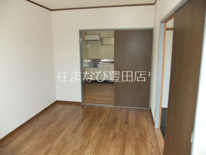 Surplus Three宝B202の内装