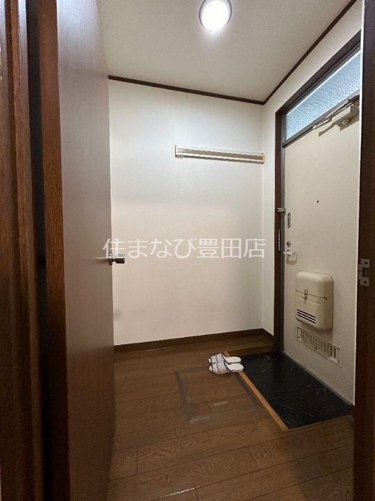 コスモハイツ下林103の玄関